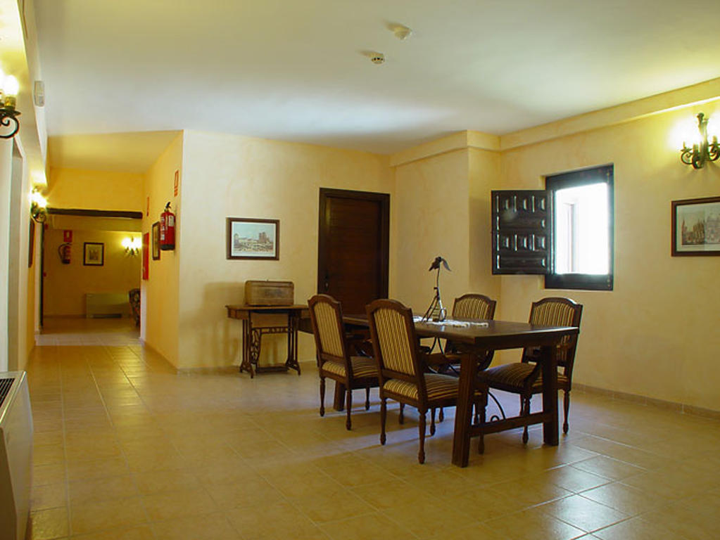 Hotel Nuevo Arlanza Коваррубіас Екстер'єр фото